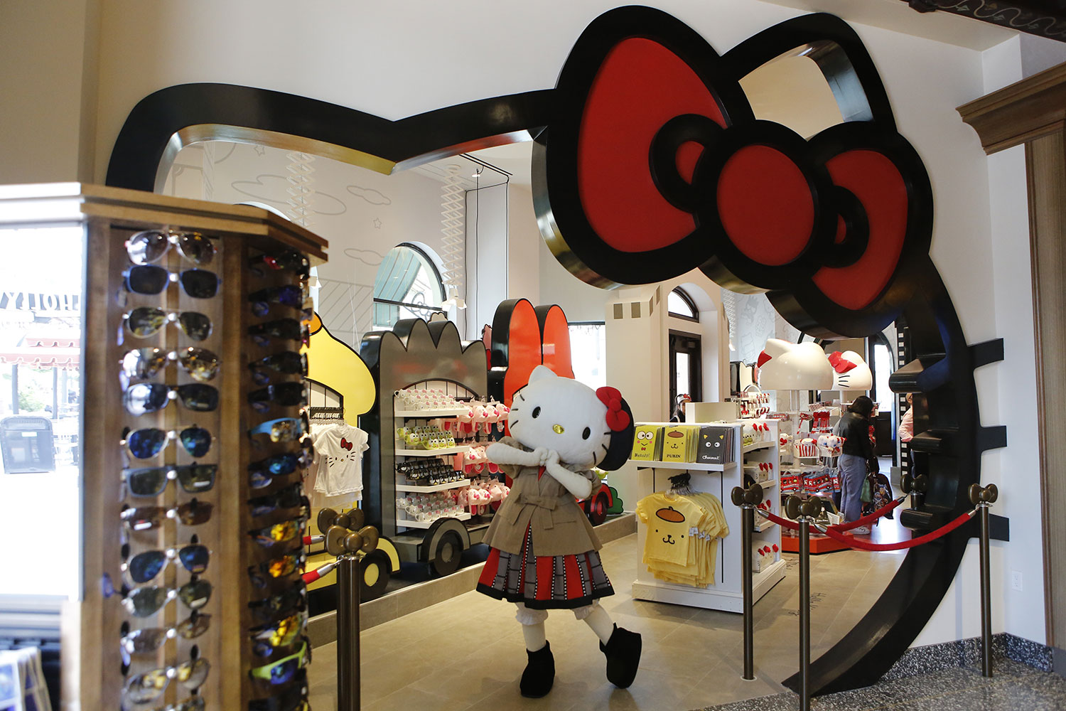 Hello Kitty Store now open at Universal Studios Hollywood - Park Journey