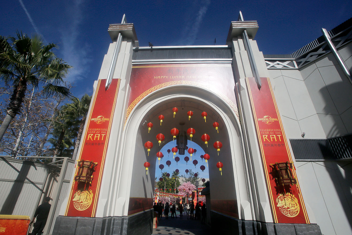 Hello Kitty Goes (Universal Studios) Hollywood! : EndorExpress