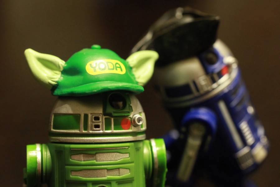 R2 R3 R4 R5 R6 R7 R8 R9 Series Droids Star Wars Color Disneyland Droid Factory Arrives : EndorExpress
